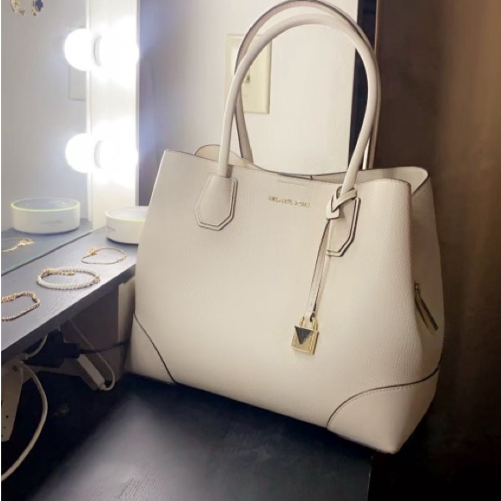Michael Kors Cream Shoulder Bag